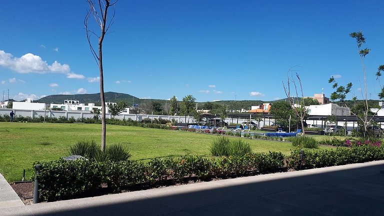 Condominio de cómodos departamentos con amenidades rodeado d