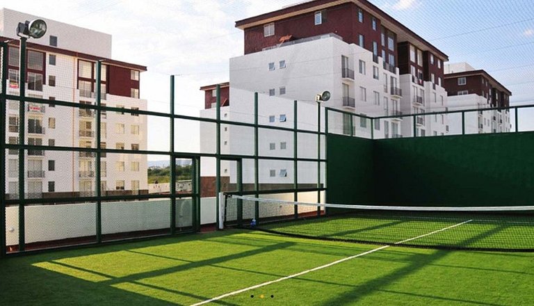 Condominio de departamentos con 3 torres cómodas amenidades