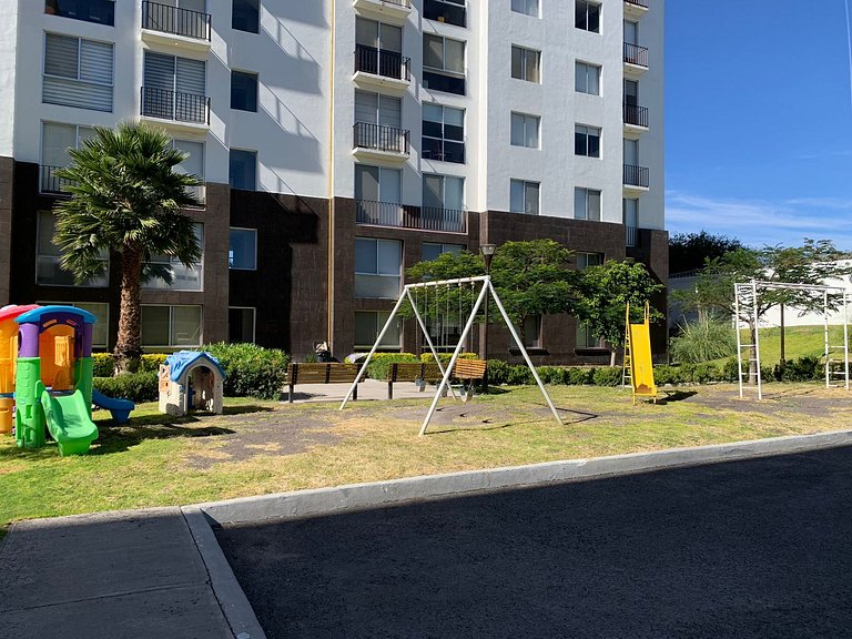 Condominio de departamentos con 3 torres cómodas amenidades