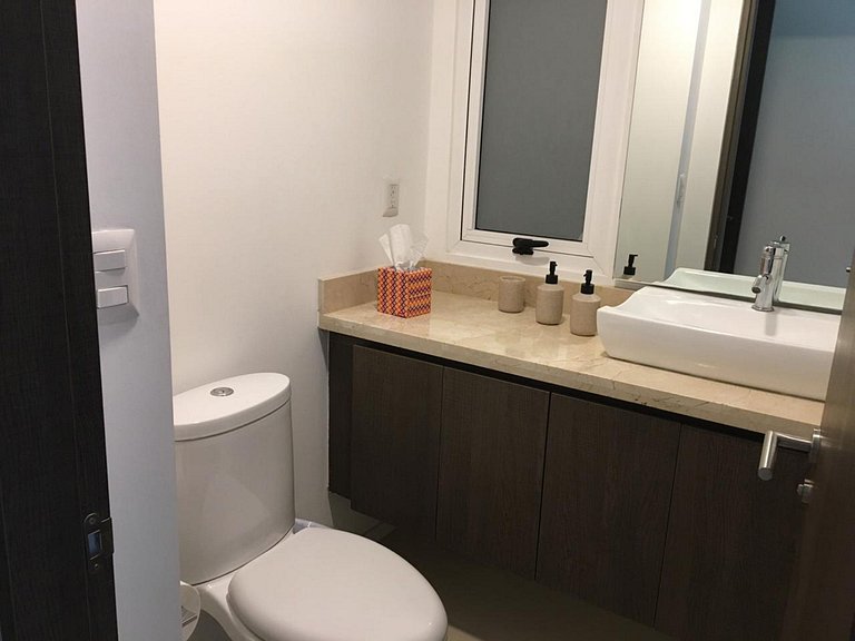 Escápate a Juriquilla: Departamento más alberca