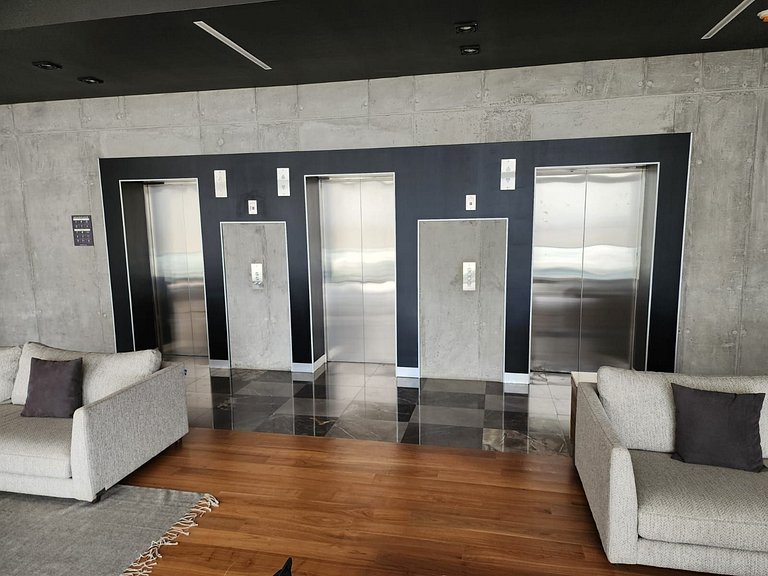 ¡Nuevo! 3 Habitaciones, La Mejor Vista a la Ciudad