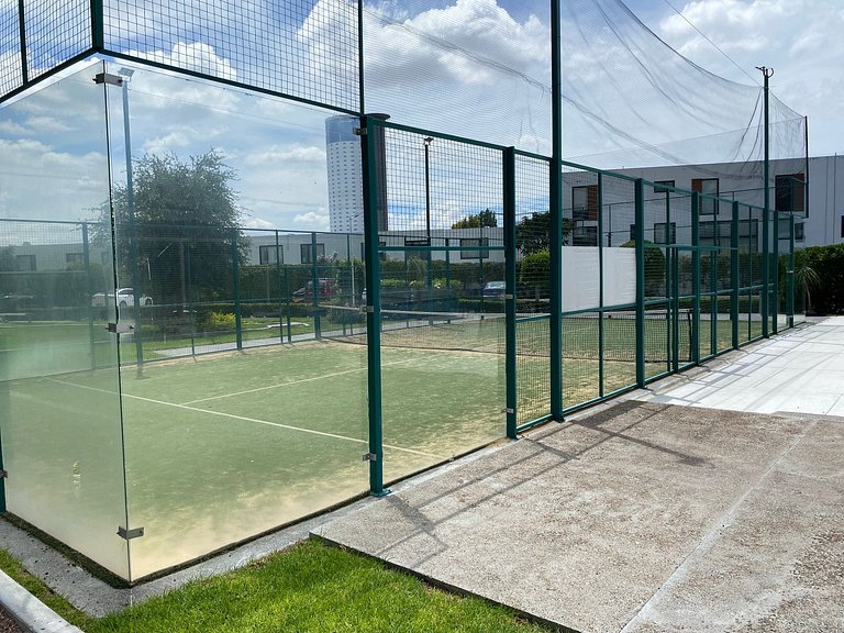 Moderno depa alberca y cancha de pádel, Juriquilla