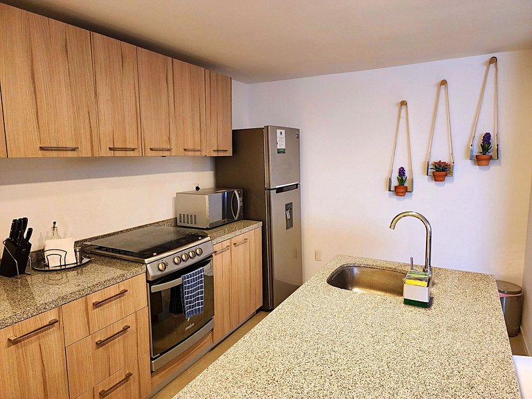 Relájate en Juriquilla Alberca, Áreas Verdes y Más