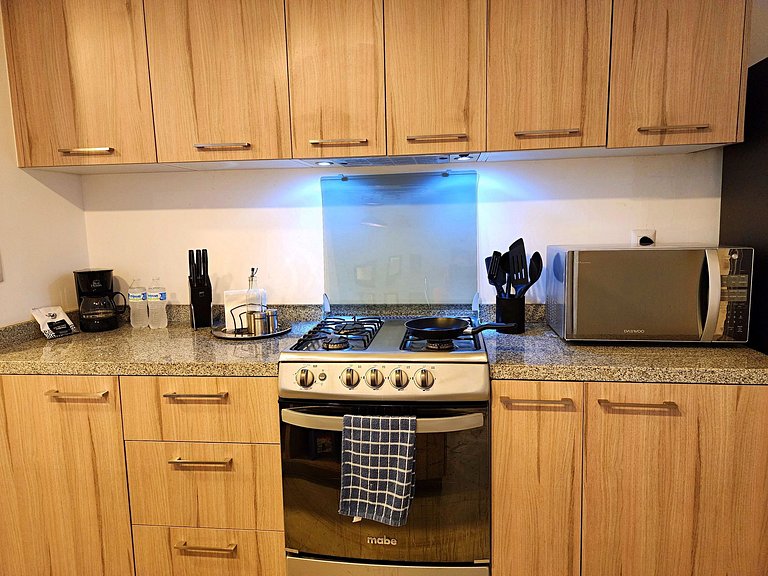 Relájate en Juriquilla Alberca, Áreas Verdes y Más