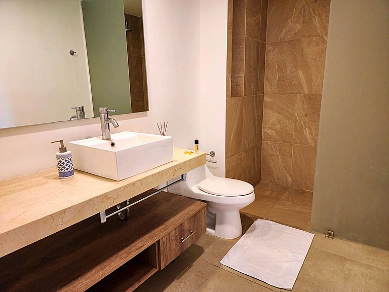 Relájate en Juriquilla Alberca, Áreas Verdes y Más