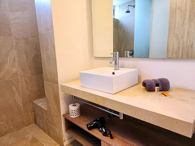 Relájate en Juriquilla Alberca, Áreas Verdes y Más