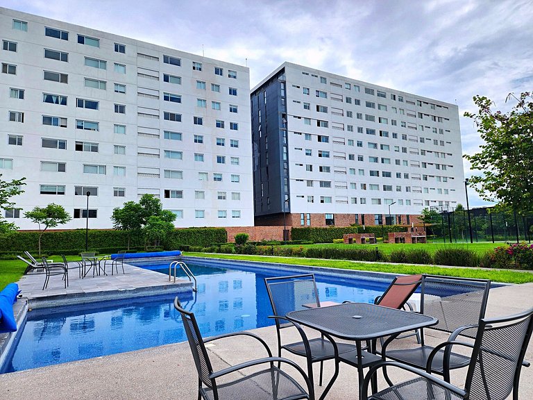 Relájate en Juriquilla Alberca, Áreas Verdes y Más