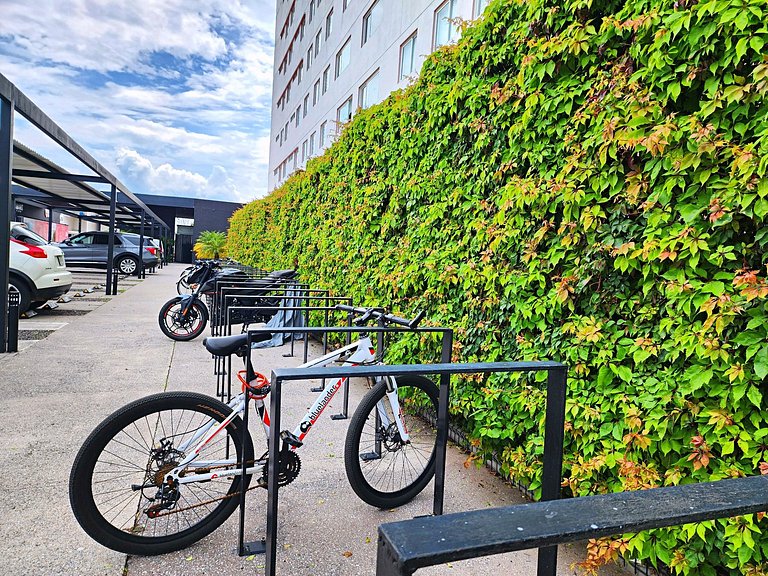 Relájate en Juriquilla Alberca, Áreas Verdes y Más