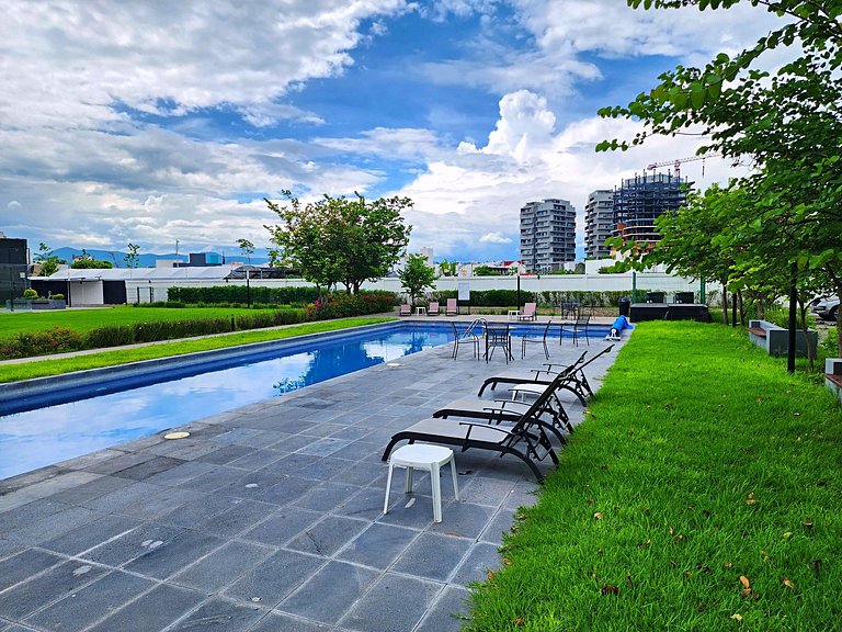 Relájate en Juriquilla Alberca, Áreas Verdes y Más