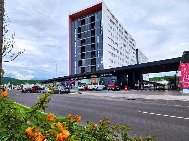 Relájate en Juriquilla Alberca, Áreas Verdes y Más