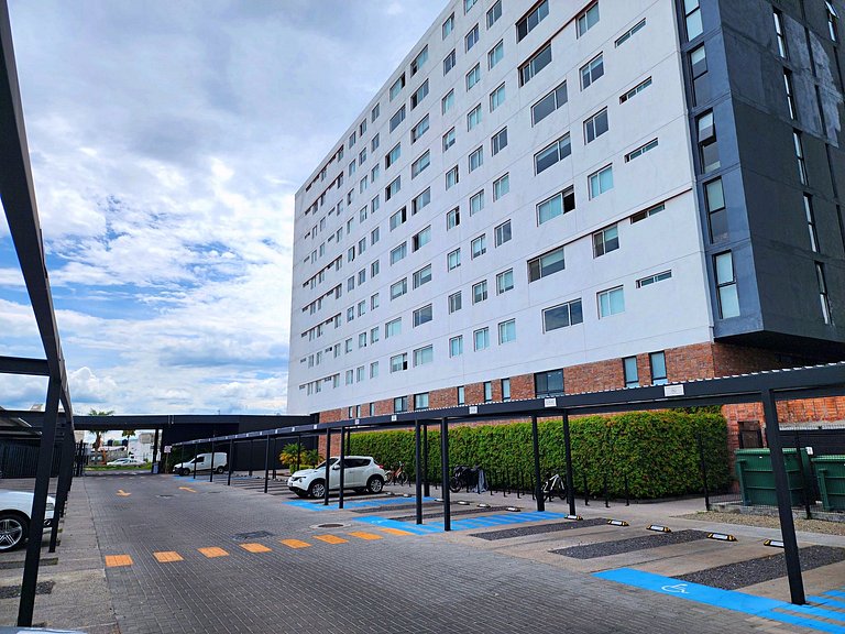 Relájate en Juriquilla Alberca, Áreas Verdes y Más