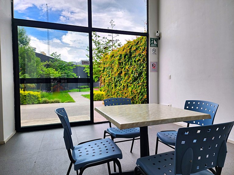 Relájate en Juriquilla Alberca, Áreas Verdes y Más