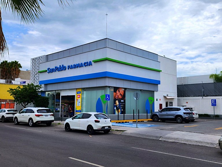 Relájate en Juriquilla Alberca, Áreas Verdes y Más