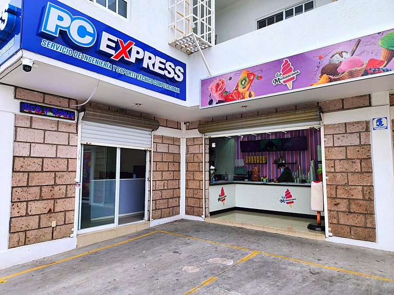 Relájate en Juriquilla Alberca, Áreas Verdes y Más